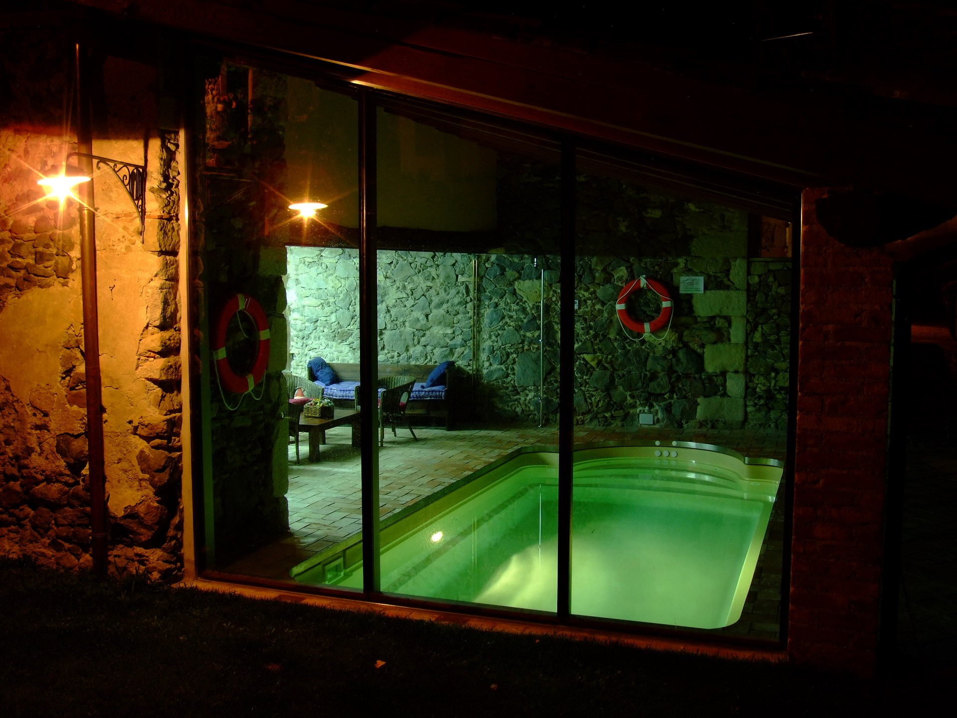 Piscina climatitzada de la casa rural Can Ventura de Sant Feliu de Pallerols (La Garrotxa)